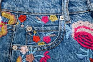 Как самостоятельно сделать красивую нашивку на джинсах